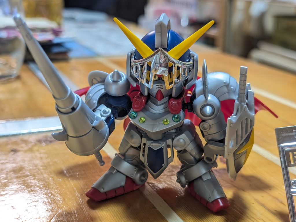 子供の頃、パッケージのイラストに想像を膨らませながら、沢山遊んだナイトガンダム。当時のそれと比べたら関節も良く動くし、カッコ良くなってリブートされていて、満足。ちなみに、近く、娘とロード・オブ・ザ・リングを鑑賞に行く予定。この世界観、好きなんだなー。