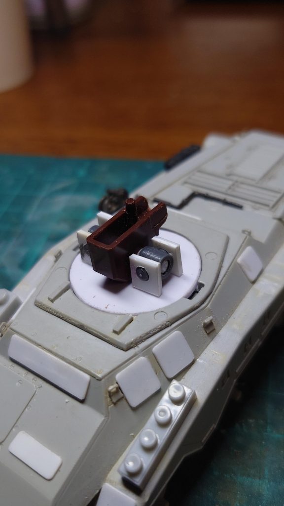 これまた放置された装甲車を流用し、こちらもディテールアップ中。