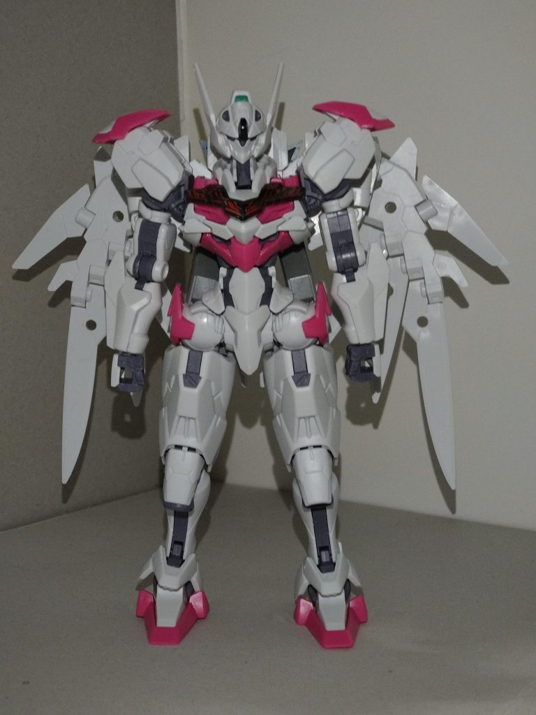 【概要】XGF-02W1 / ガンダムルブリス・ザ・ジャッジAfterglowのギター担当の片割れ・青葉モカが制作したガンプラ。前作は工作難度が高いRGの中から、高機動型ザクII(ジョニー・ライデン専用機)を選択し「漢臭さ」を醸し出していたが、今回は一転して「女性的な」ルブリスを土台に選んだ。機体名の「ザ・ジャッジ」は、「審判の日」を意味する「ザ・ジャッジメント・デイ」から。