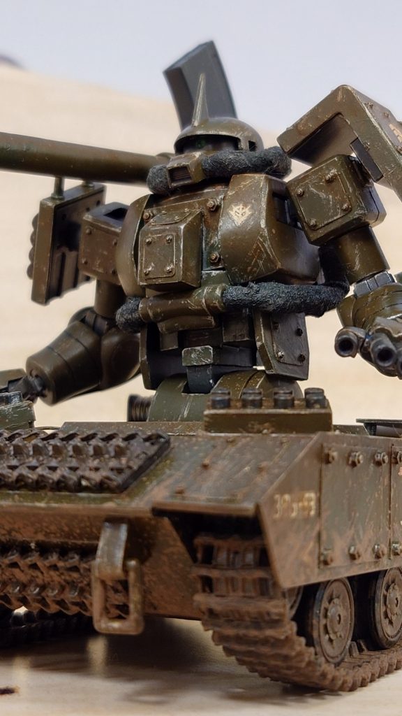 ローアングルからのザクタンク。