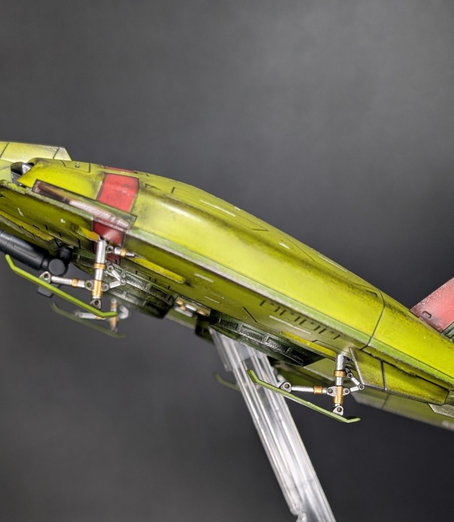 ベースジャバー単体で地味に大変だったのは裏側中央部とランディングギアの塗り分け筆で慎重にやりました