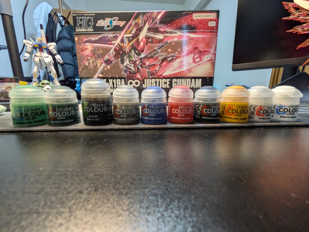 今回使った塗料です。スミ入れはせずにシェードカラーを使用しました。