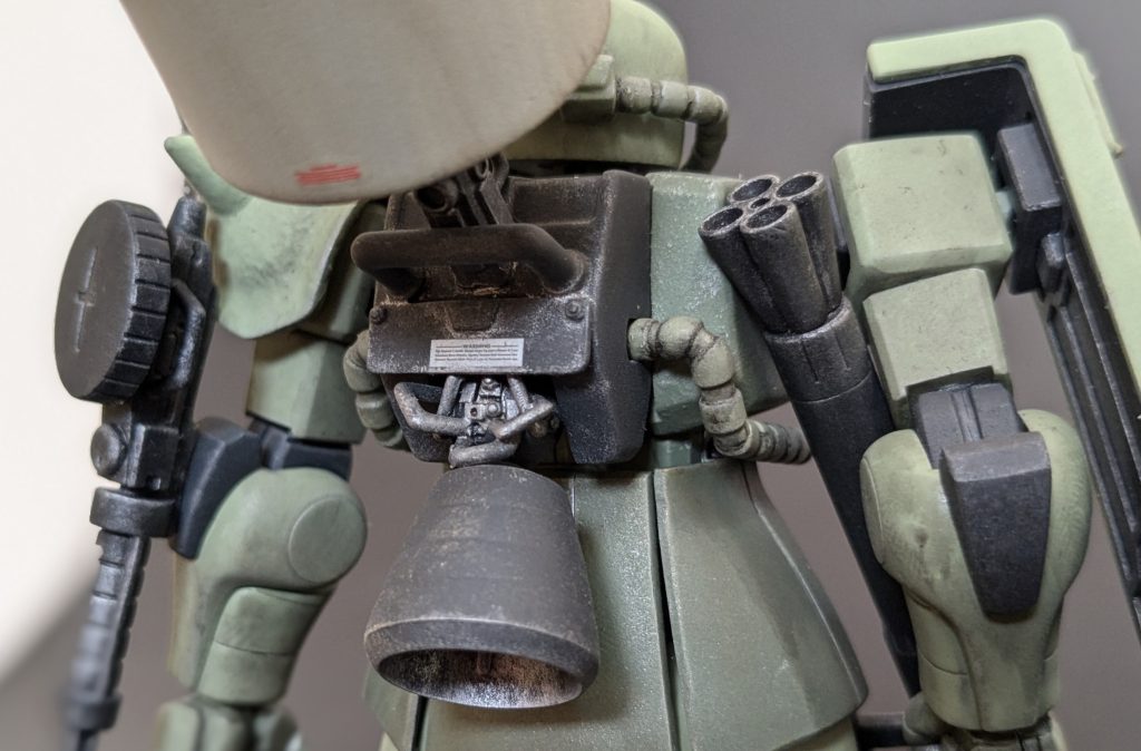 大型スラスターにしてロケットエンジンのような感じになるようにジャンクパーツで装飾してみました。