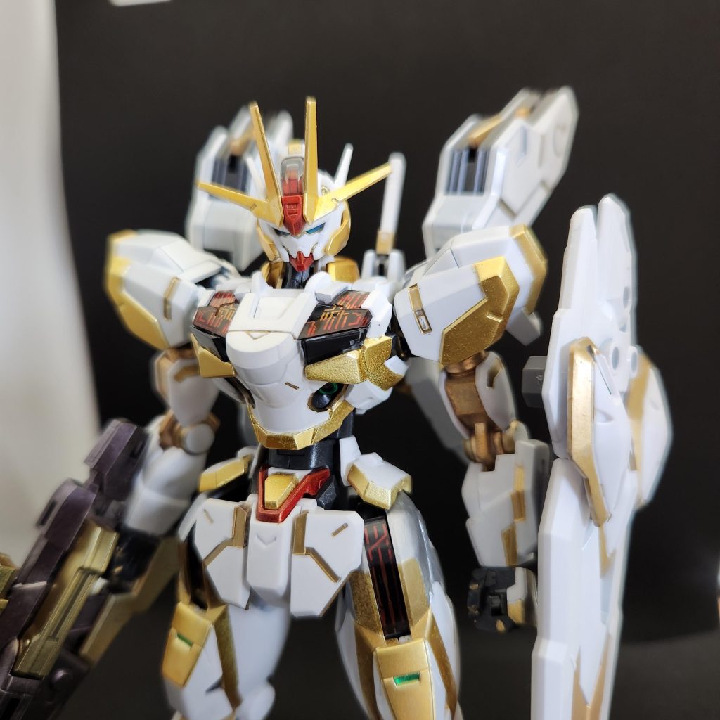 去年のオラザクに出品したエアリアル改修型です。何かのアニメの影響で白と金色で塗装しました。