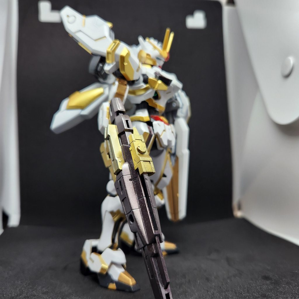 ガンダムマーカーと充電式エアブラシを使用。