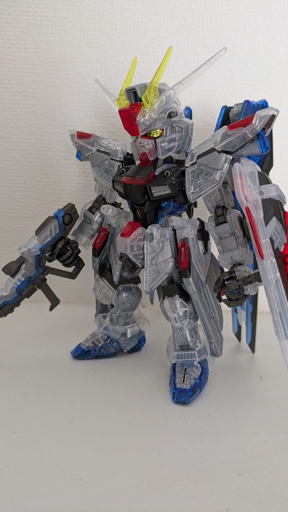 仮組み時にグレーパーツのウェルドが気になり部分塗装しました。腕部の分解が大変だった。。。