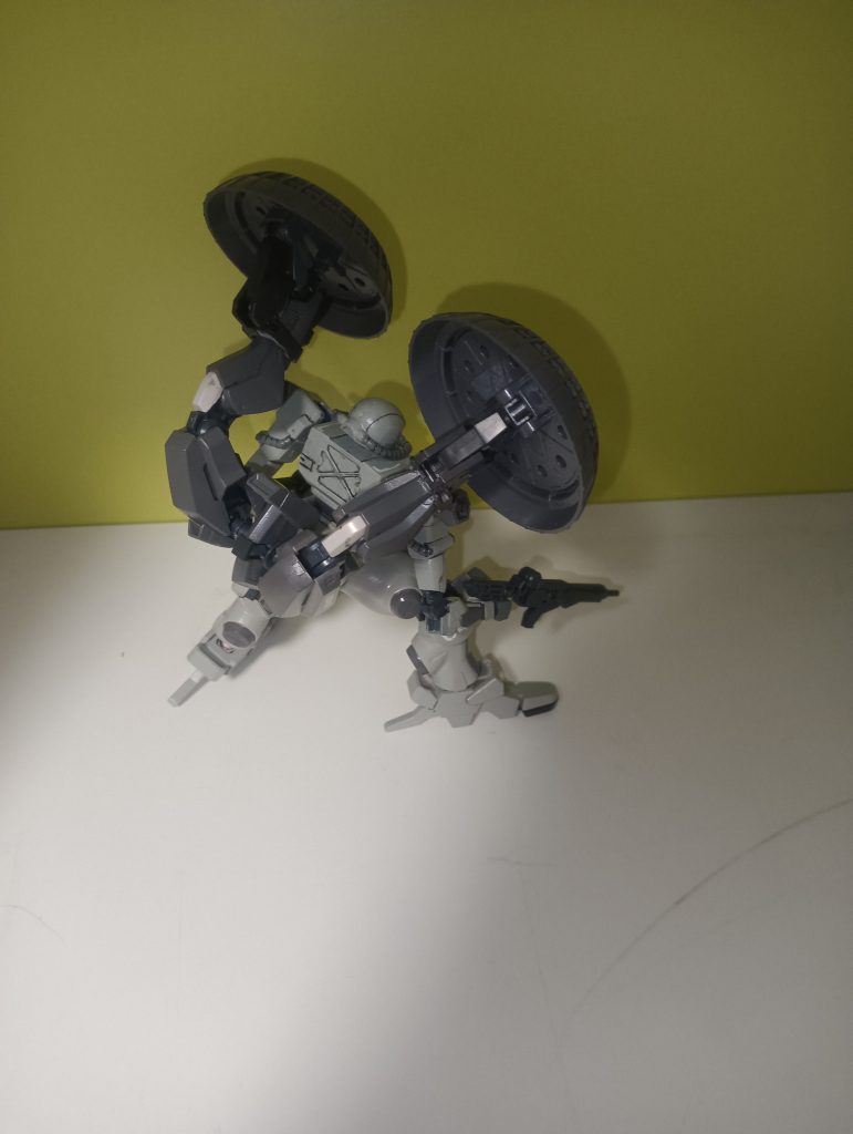 後ろ姿のハイザック君