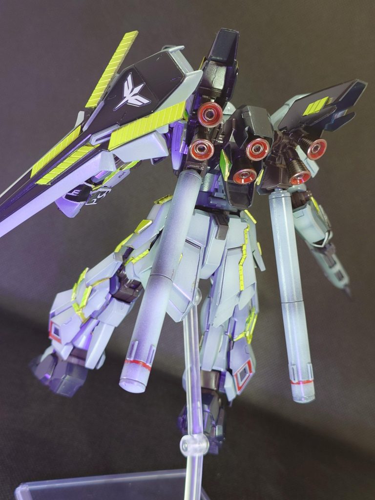 一応、ノズルも蛍光レッドにて塗装　ぼやっと光ります。