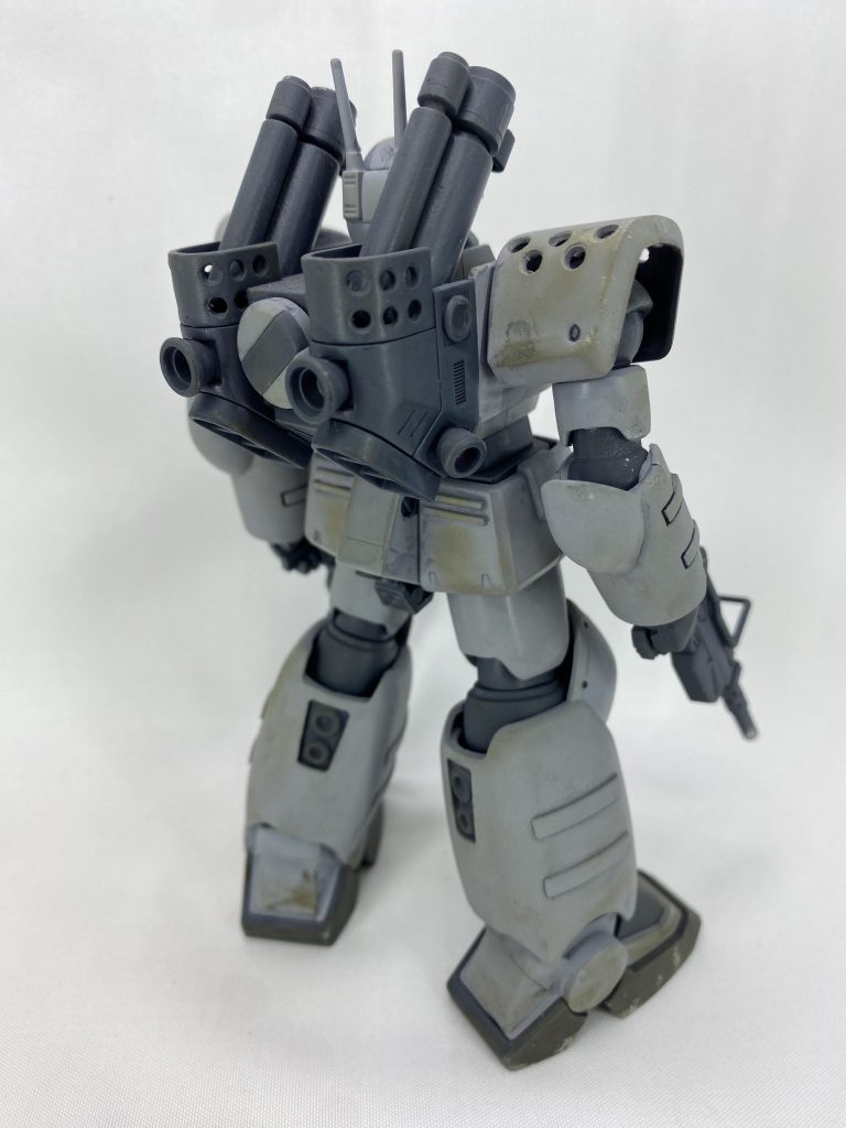 しかしこのキット、発売からかなり経ってますがプロポーションが完璧だと思います!はじめて作ったときも(素組みでしたが)、感動したのを思い出しました。バックパックのデザインがとても好き。