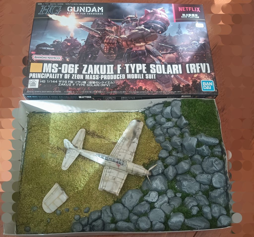 復習のレクイエムのザクの箱が気に入ったので箱の保存兼作品として使いました。