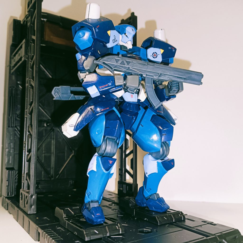 最近百均で発売された発進カタパルトです!めちゃくちゃカッコ良いですよね😎他にも作業する場所とか司令室とか買いました‼️一応他3種類くらいありましたが、金欠で買えませんでした😭