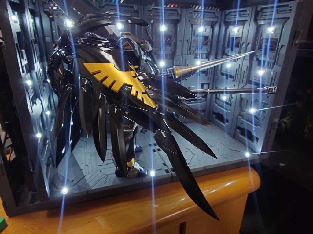 黒い羽根もキレイに塗装できました。