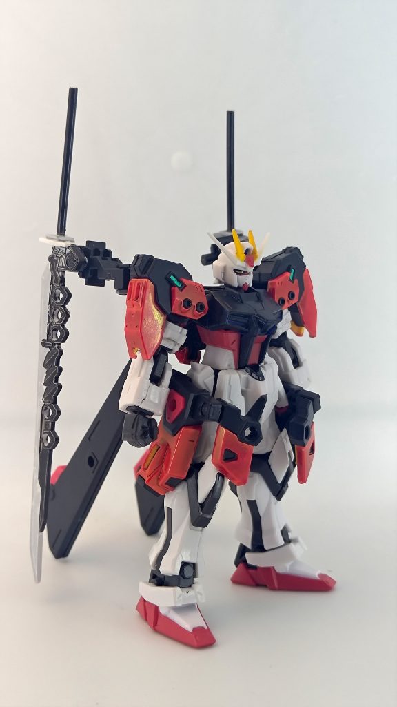 本体はカプセルアクションのストライク、バックパックと腰のアーマーはあばたーふみな、武器はSDガンダムのジャンクパーツです（三国伝のレッドドラゴンあたり？）。