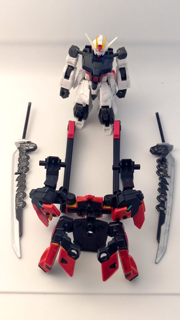 以上です。今年最後の作品はカプセルアクションに決めていたのですが、HG規格のパーツは当然大きさが合わないので困り果てていました。が、手元のあばたーふみなの装甲がジャストサイズということに気が付き、方針が決まりました。ほぼジャンクパーツですが急ピッチでなんとかまとまったと思います。気持ちよく年納めできそうです。良いお年を！