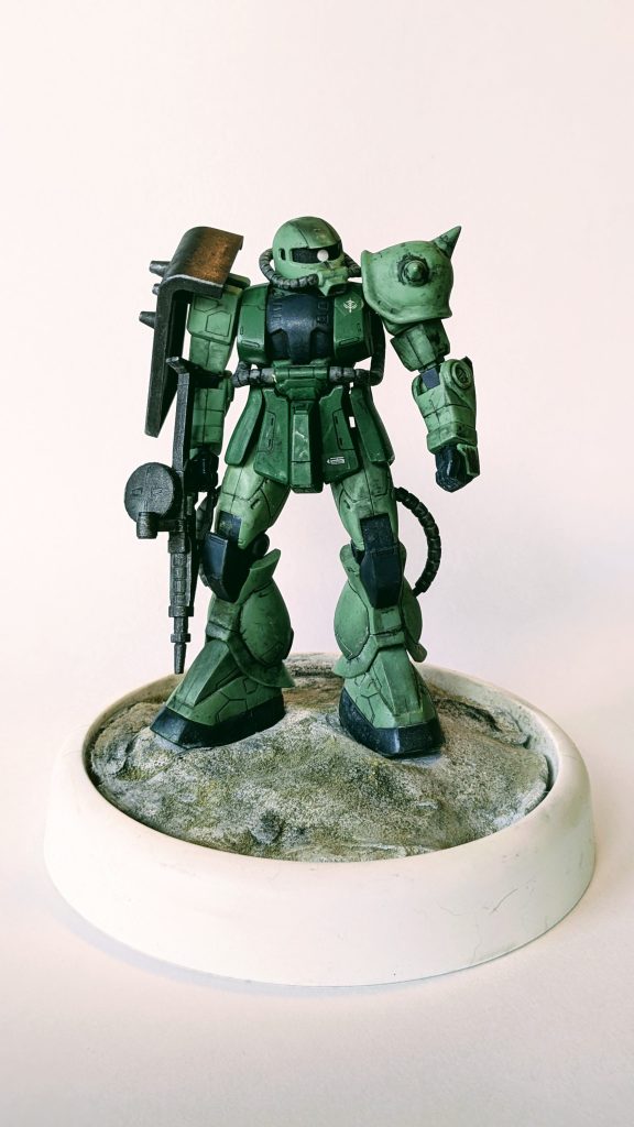 昔のHGなので、プロポーションはアレですけども、値段の割にモールドもしっかり入っていてカッコよいキットだと思います。