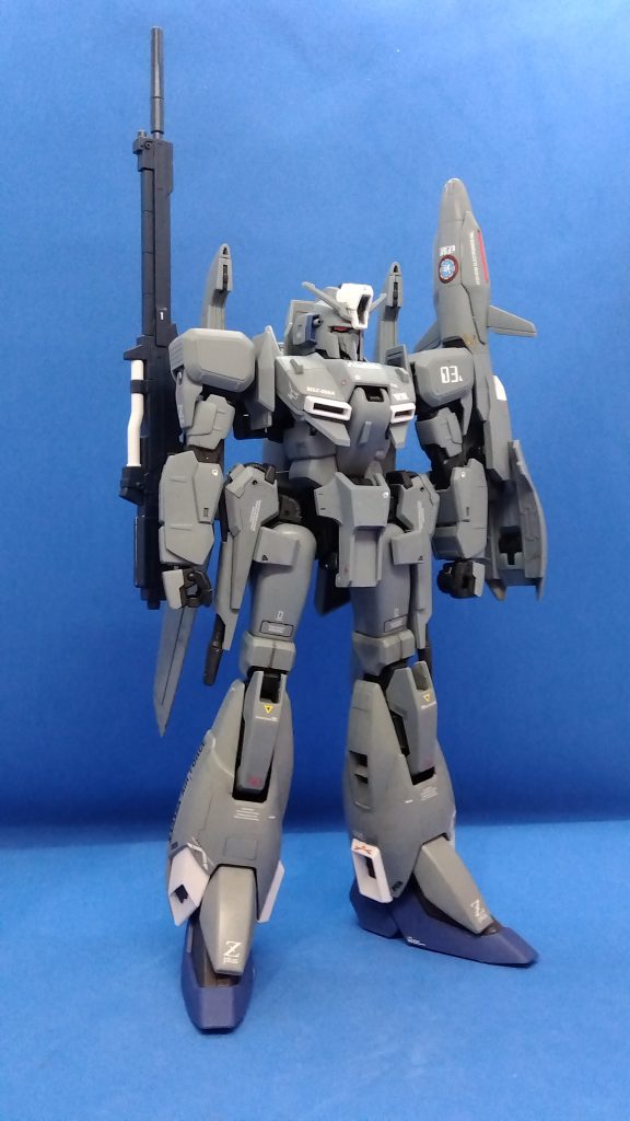 年末だからデカール切れ端を使い切っておこう!がテーマ。ついでにビミョーに残ったグレーの塗料も使い切っちゃえ!・・・だったのですけども。意外と思っていたほどはデカールは使いませんでした。そしてグレーも残っています。まぁ、実際に作業してみるとそんなもんですよね。しかし、こうして改めて見るとカラバなのか連邦なのかどっちなんだい?と思いますね。