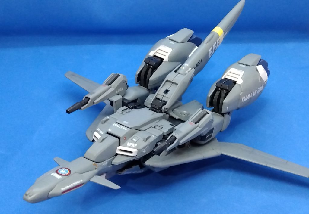 デカールや塗装が剥がれないか恐る恐る変形(あるあるですよね?)二度と変形させない・・・気がする。でも、好きなのでもし次があるならウェイブライダーで固定したい欲があります。