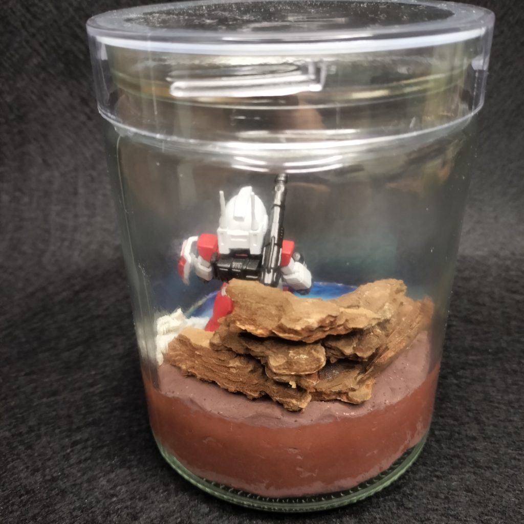 園芸の木で岩を表現しました(zaku-kao2)