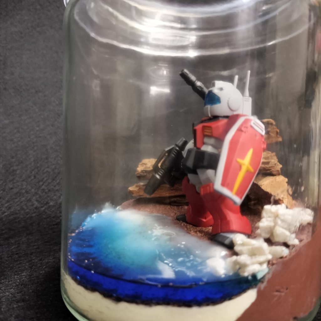 海はレジンを４色使用し深さによってグラデーションになるようにしました(gundam-kao7)