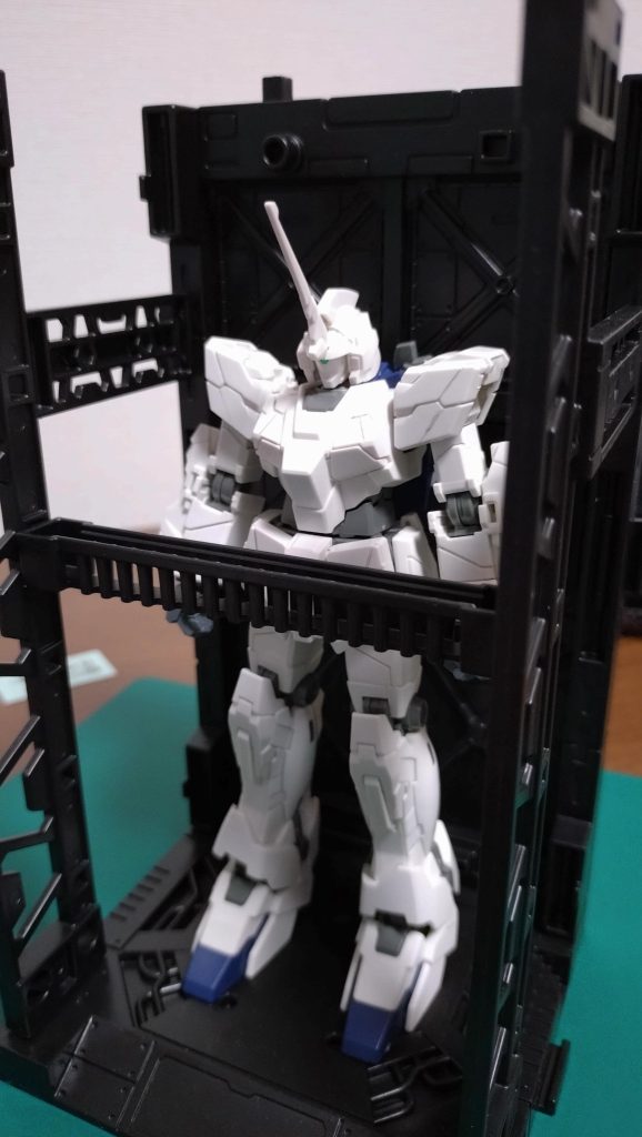 おかげでリタッチしたところが逆に白く浮いてます。接写しないようにして誤魔化し…