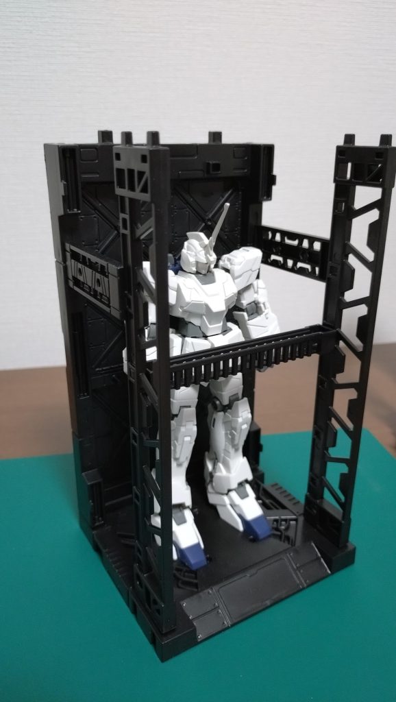 引き目の写真で誤魔化して居ますが、ガンダムマーカーEXニューホワイトが自分の知るガンダムマーカーとは別物の隠蔽力、発色になっててびっくり…