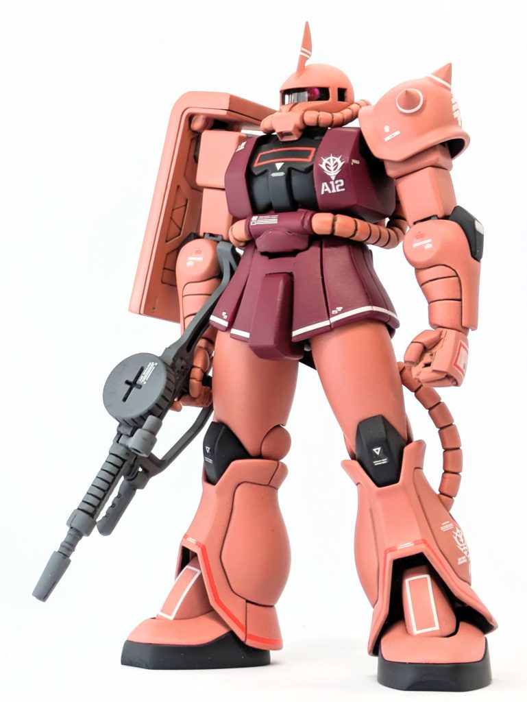 鼻面を伸ばすスカートがパイプの下から生えて見えるように延長スカートの分割を変更フンドシを短く左右のスカートを繋ぐ膝を逆脚気味に肩ブロックの軸受けを加工して左右ぞれぞれ1ミリずつボディに寄せる足の甲の軸の角度を起こして上下に長めに見えるように