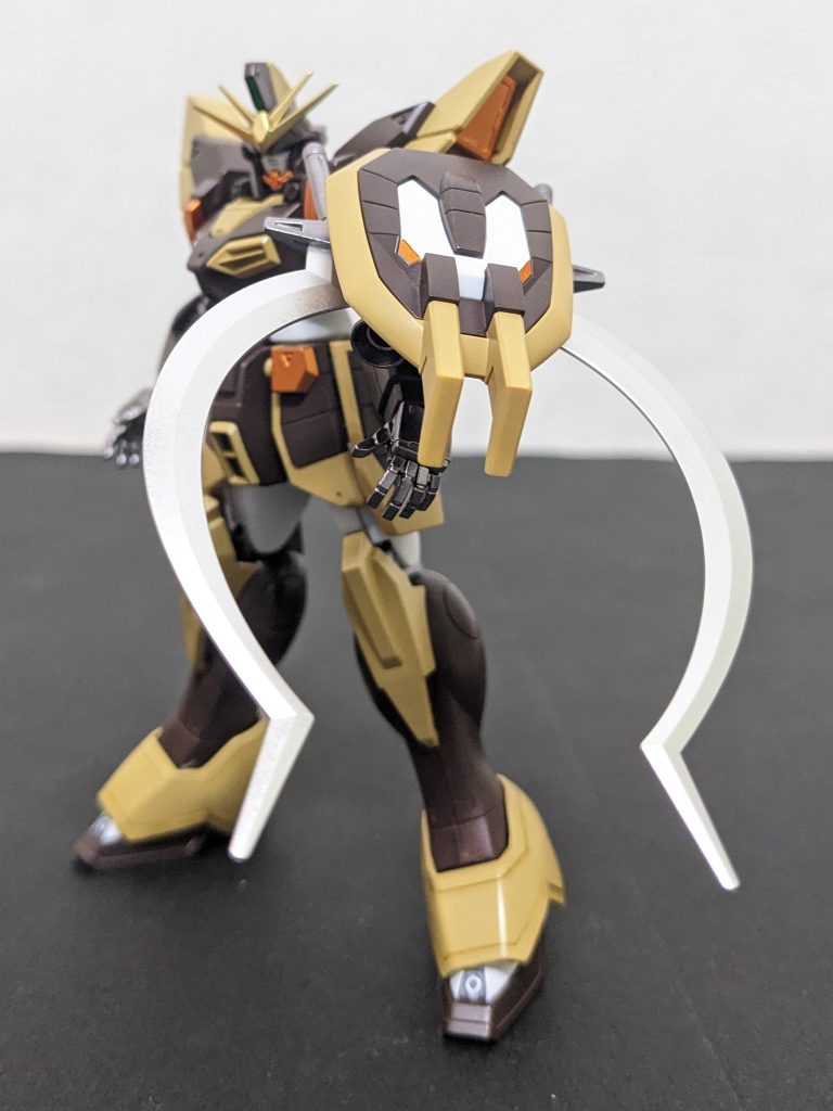 巳(み)じゃね😉⁉️ホントに作ってる途中まで気づかなかったのですが、シールドがヘビの顔ですな(今作は色も相まって、どちらかと言えばツチノコですが😅)。数日フライングですが、干支ガンってことで‼️