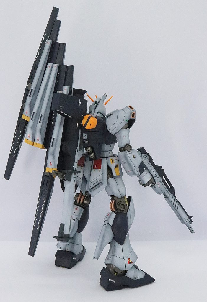 HGUC νガンダム–3枚目/制作者：TDK