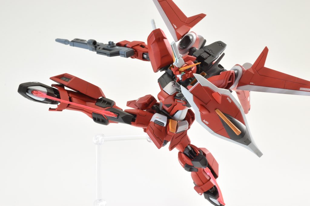 セイバーガンダムにも脚部ビームブレイドは似合うと思いました。でもフリーダムには勝てない気がします。笑全然関係ないですが「トーニトゥルスビーム重斬脚」ってつい声に出したくなりませんか…?