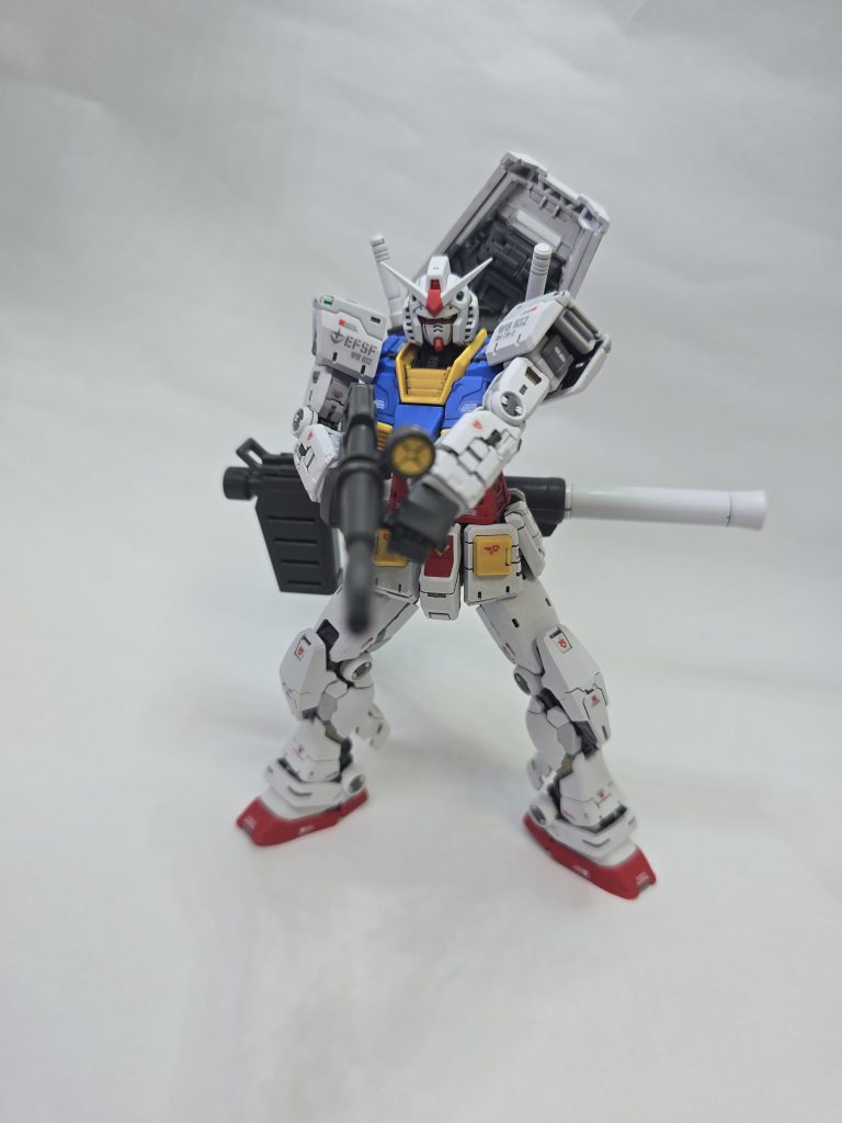 皆様！来年もよろしくお願いします😊……RX-78て、こんな丸顔だったっけ？