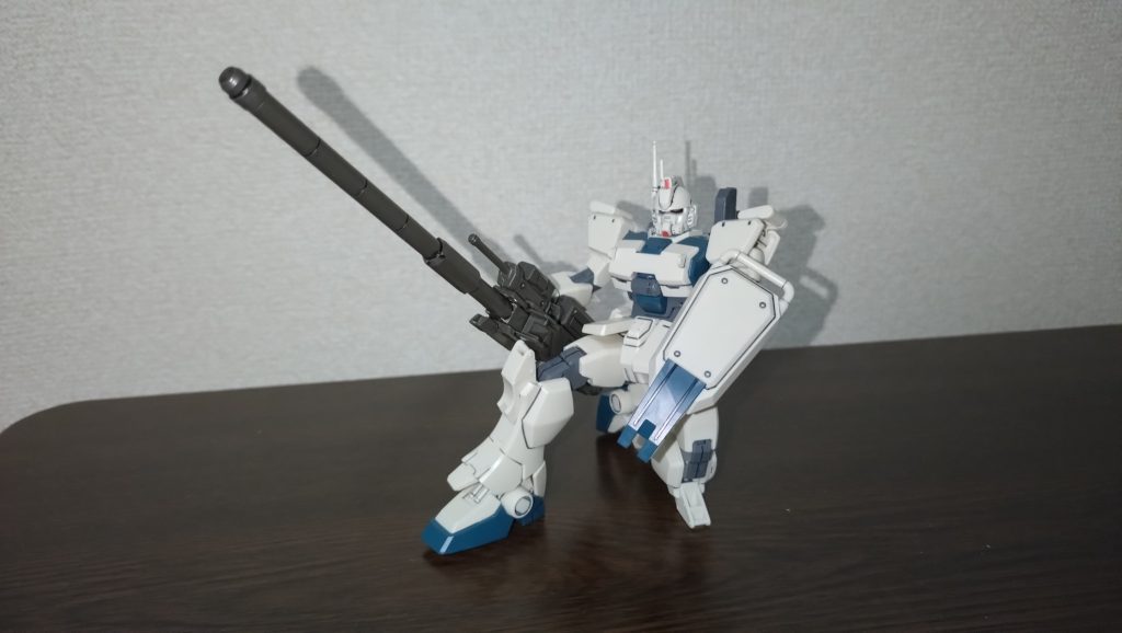 陸戦型ガンダムの180mmキャノンがなかったので、鉄血のバルバトス用滑空砲を持たせてみました。