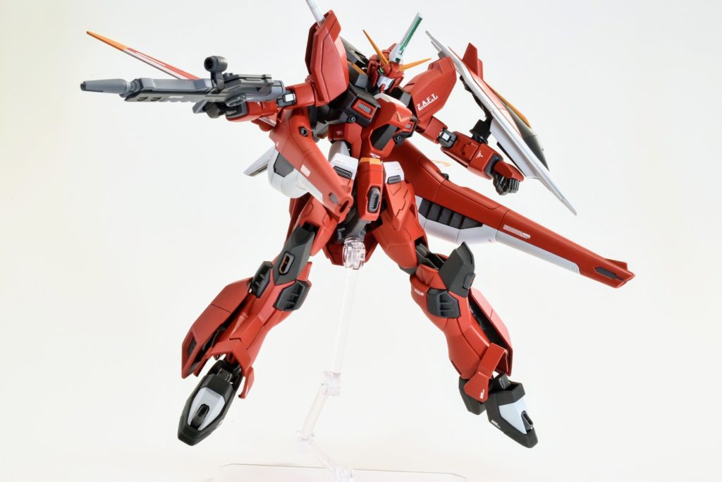 アムフォルタスビーム砲急速変形から上空へ飛び立ち、ビームを放つシーンがとても好きでした。