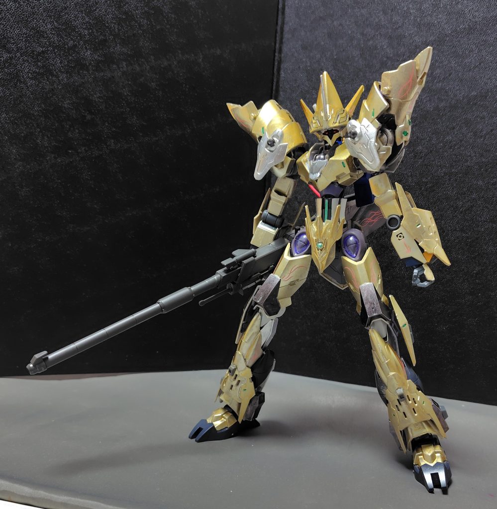 久しぶりにミカエリスメインの作品を作ってみましたが、良い感じに仕上がりました。最近のMSは細身が多いですがこういう重装甲のような感じのどっしりとしたタイプの方がしっくりきます。