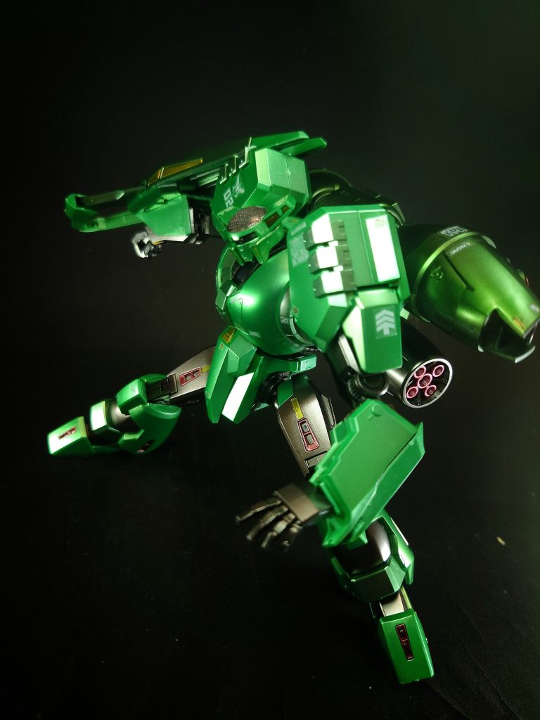 特殊機能 レドーム頭頂部に内蔵されている小型レドーム。複合探知システムと呼ばれる小型センサーの集合体で、ボリノーク・サマーンの索敵能力を担保している。レーザー・センサー左腕部に内蔵されているレーザーによるセンサー。