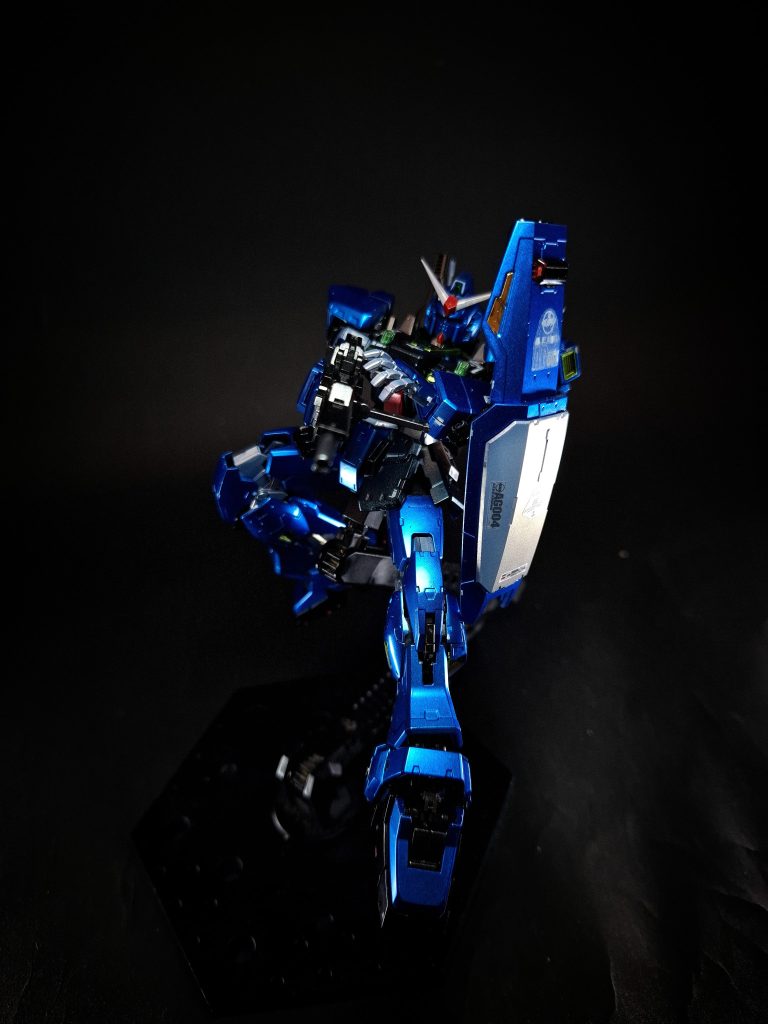 ビーム・ライフル型式番号：BLASH・XBR-M86b[26][27], BAUVA・XBR-M-86-C2[14][注 13]（ティターンズ運用時期）[25], A・E-Br・XBR-87-C[20]開閉式のターゲット・センサーと可動式のフォアグリップを備える[注 14]。E（エネルギー）パックを採用しており[注 14][注 15]、出力は2.6メガワット[29]（Eパック出力は2.2メガワットとされる[30]）。左側面にモード・セレクト・スイッチがあり、左を押すとEパック1基につき最大出力で3発、右を押すと低出力で7発の発射が可能[注 14]。出力の切り替えがOS・ソフトウェア依存式ではないのは機体と武装の両方が試作品であることから、運用テスト中に不具合が発生することを想定した上での措置とされる[30]。また、両側面後部に腰部側面にマウントするラッチを備える[注 14]。ウェブ企画『A.O.Z Re-Boot』では、複数のメーカーによって同じモデルの製造が行われ、メーカーごとに異なる形式番号が付けられたと解説され、記事中ではBLASH・XBR-M86bが紹介されている[27]。