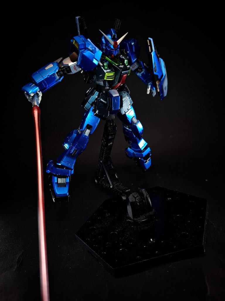 ビーム・サーベル型式番号：XB-G-1048L[14]（ティターンズ運用時期）[25], A・E-Br・G-Sc-L[20][32]バックパックのバーニア・アームに1基ずつ、計2基が装備される[注 14]。出力は0.45メガワット[29]。形状は専用にデザインされているが、内装するビーム発振デバイスは標準的な規格品を改造したものである[33]。グリプス戦役前期の主力MSよりは出力がやや高いが、後期の新鋭機に比べると劣っている[29]。ビーム・ジャベリンとしては使用できない[34]。バックパックにエネルギー・サプライ・デバイスが装備されており[35]、装着した状態でエネルギーを充填可能[20]。また、本体に小型のジェネレーターを内蔵しており、ほかの機体と比較して最大出力で長時間の使用が可能となっている[20]。鍔部にスイッチがあり[注 14]、マニピュレーターでオン・オフの切り替えが可能[36]。劇中では、アッシマーにバックパックから奪われ、危機におちいっている。