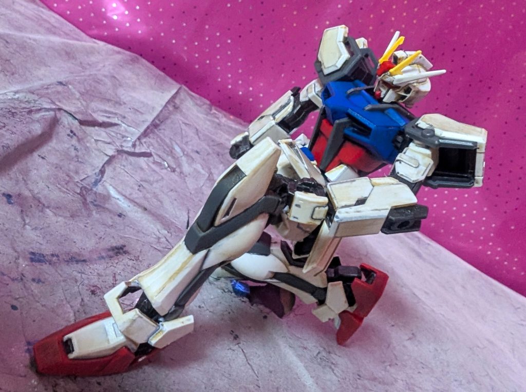 膝立ちもちゃんと決まります。可動範囲も及第点ですね。、