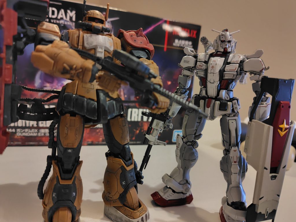 仲良くツーショットザクは無塗装、ウェザリングのみ