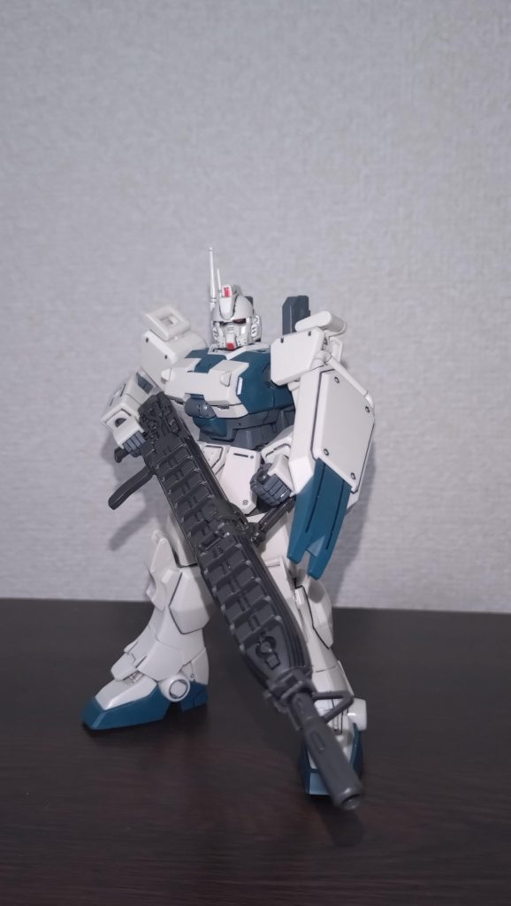 ガンダムエース付録の試作型ロングレンジライフル(一部パーツ欠損)も装備させてみました。