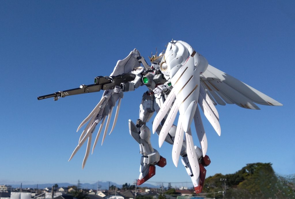 天気が良かったので、外を飛ばせてみました。(gundam-kao2)