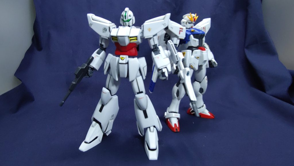 改修元のF91とVガンの漫画を読みながら、ようやく完成しました。作ってはポーズ付けて遊んだりしていてよく作業が止まっていましたが、結果楽しみながら作れたと思います。旧キットの改造経験を積むことができ、満足しています。今年中に完走できてよかったです。来年もいろいろ投稿できればと思いますのでよろしくお願いします。