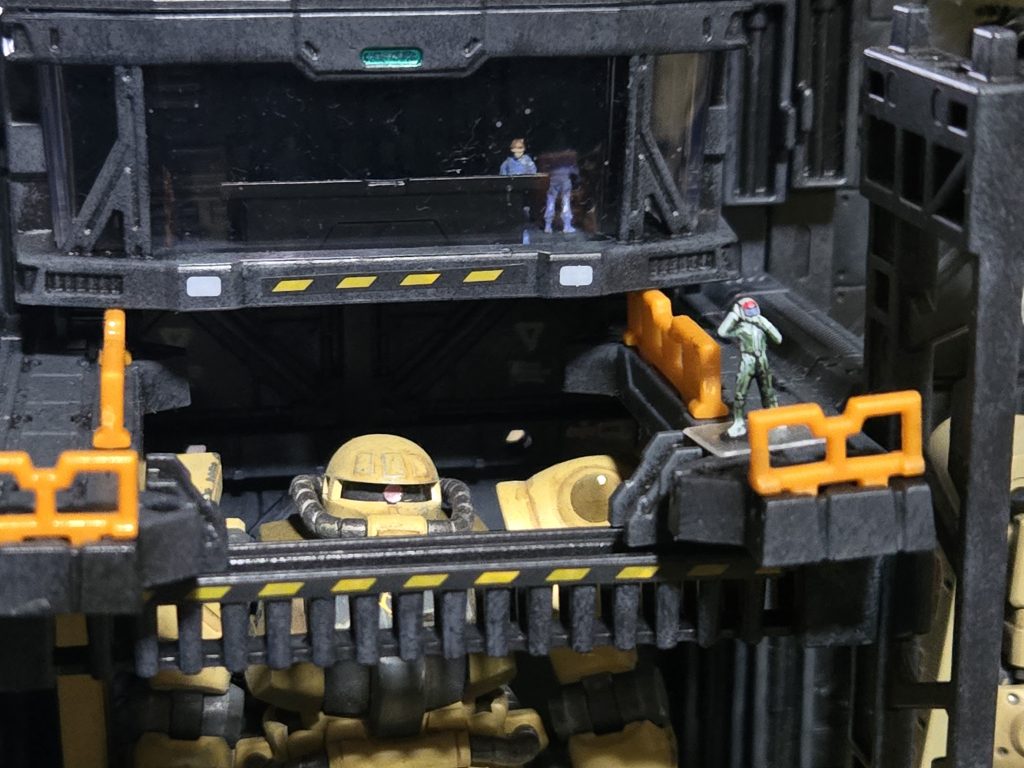 司令室内に設置してるのは百均兵隊さんのフィギュアです。