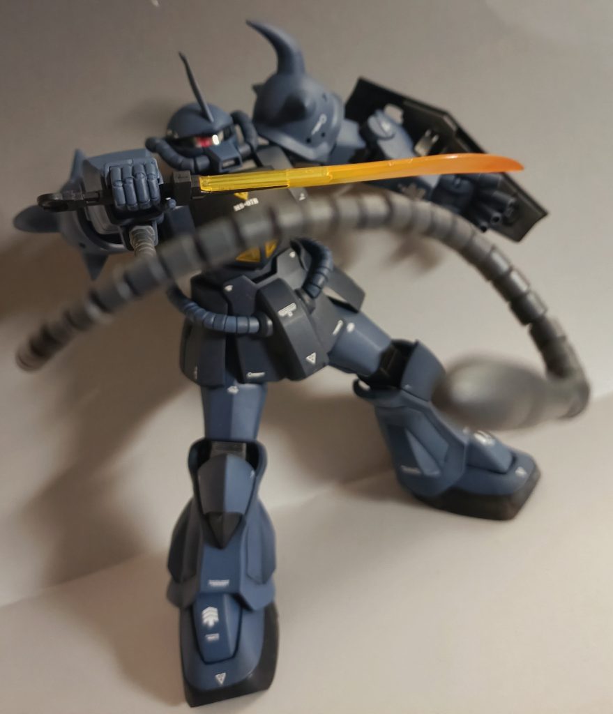 ヒートサーベルの成型色が黄色過ぎたので刃先をクリアオレンジでグラデーション塗装しました