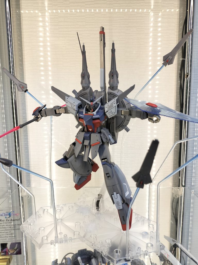 hgにはドラグーン射出エフェクトがあるのに 1/100には付いてないので簡易で取り付けてみました。レジェンドは好きな機体なのでmgでも出てほしいです。