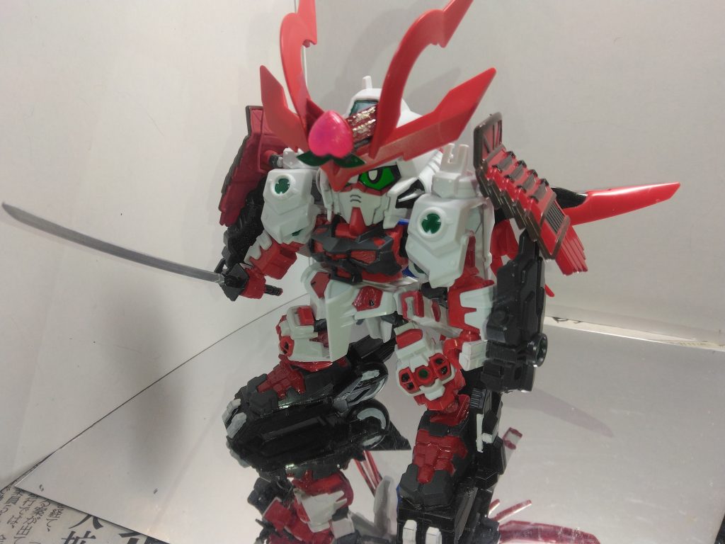 犬脚、猿拳、雉翼の三つの宝具を身に付けた姿