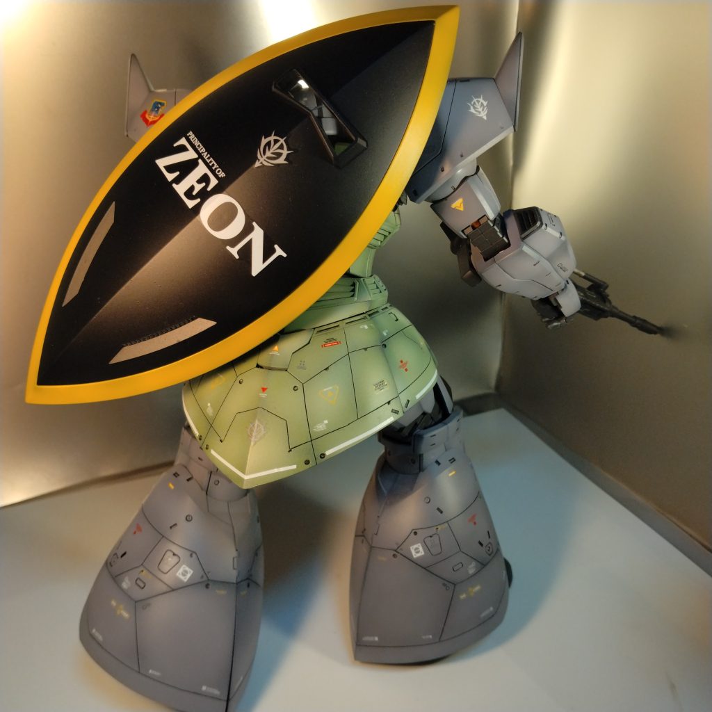 量産型なのですが!部隊機体と言う前提で量産型っぽさを変えないようにカラーリングはちょっとだけ変えてます!(笑)