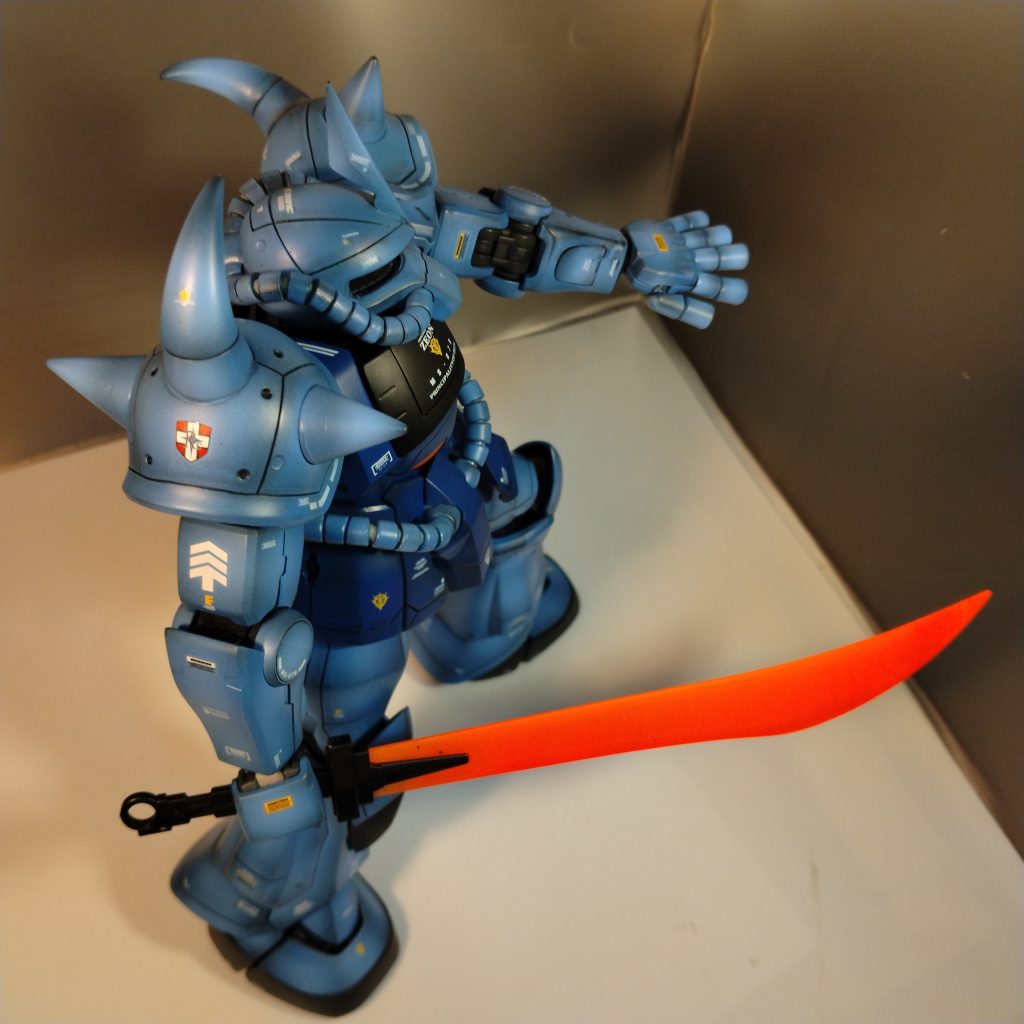 デカールは専用デカールとランバ・ラルのパーソナルマーク使用しました!