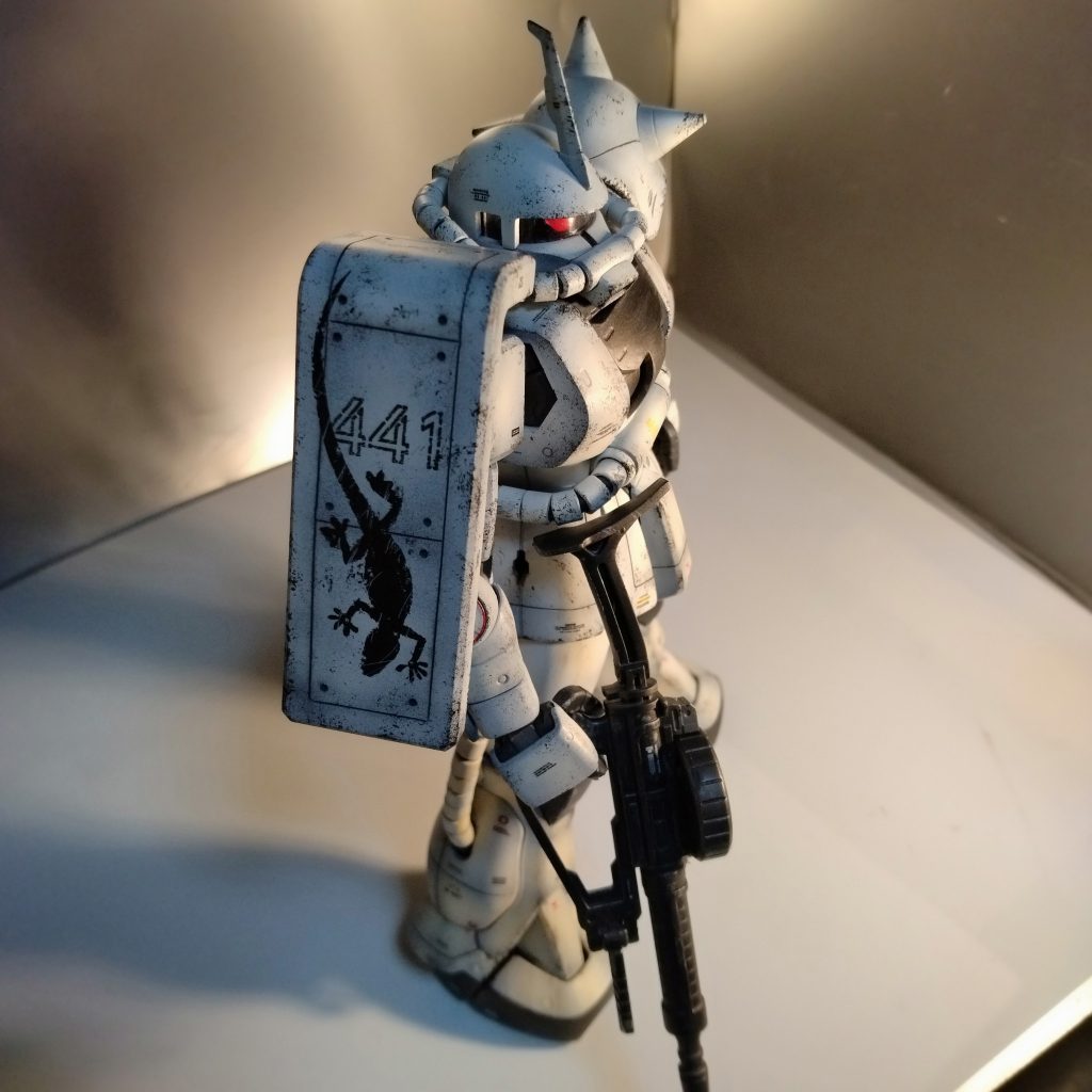 シールドのマークをかわすようにスジ彫り入れたのが!デカール貼った時に上手くいったのでホッとしました!(笑)