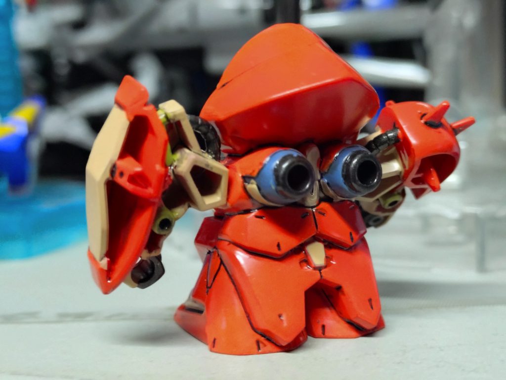 カラーは赤い部分は[オレンジ+タン少量］です。もう少しタンが多めでも良かったかも。薄い部分は[タン+オレンジ少量]です。もう少しオレンジが多めでも良かったかも。排気ダクトや動力パイプの基部はミドルストーンです。ちょっと黄色味が少なかったかも。あとガンメタとミディアムブルー、黒、蛍光ピンクとなっております。