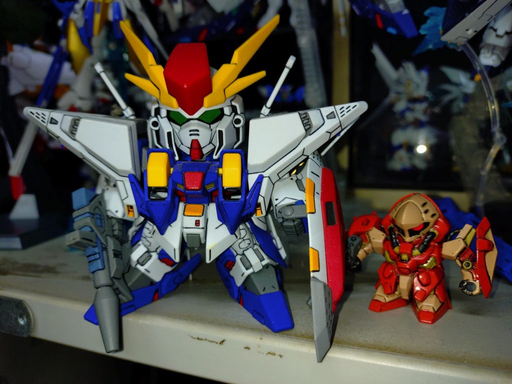 SDのクスィーガンダムはSDの中では割と大きめなのだが…やっぱオマケみたいにメッサーは小さいなぁw